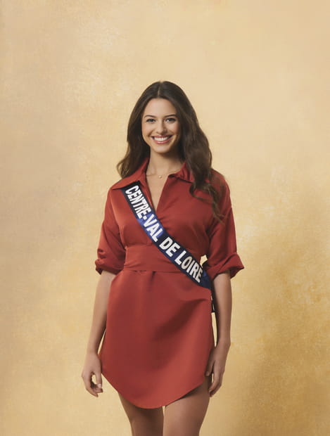 Les portraits officiels des candidates à Miss France : Miss Centre-Val de Loire