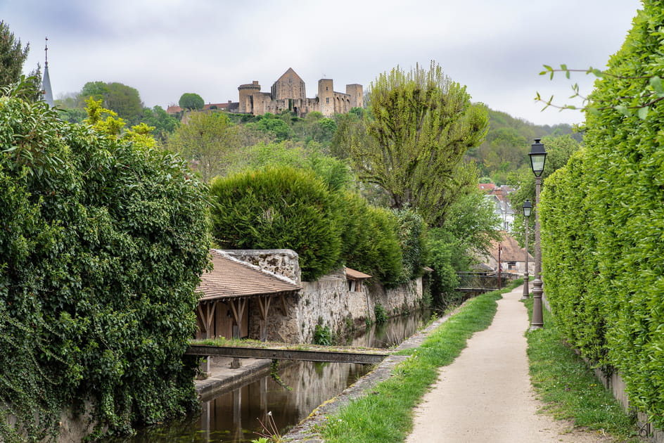 Chevreuse, petite cit&eacute; de caract&egrave;re des Yvelines &agrave; port&eacute;e de train