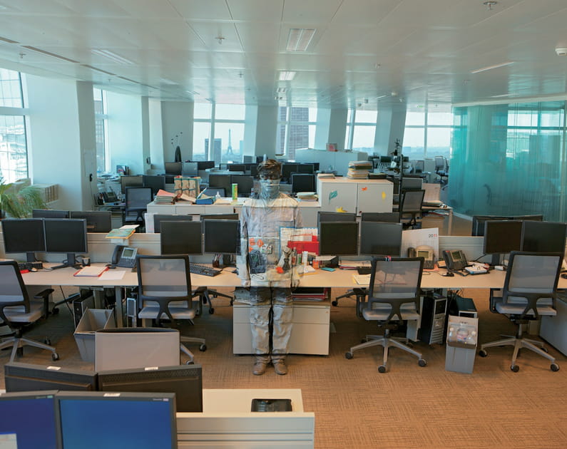 Dans un open space parisien