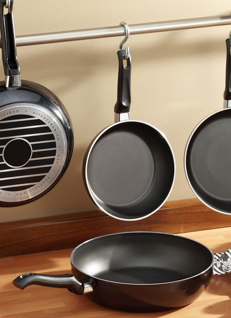 Astuce 12&nbsp;pour pr&eacute;server les po&ecirc;les et casseroles&nbsp;: suspendre les ustensiles