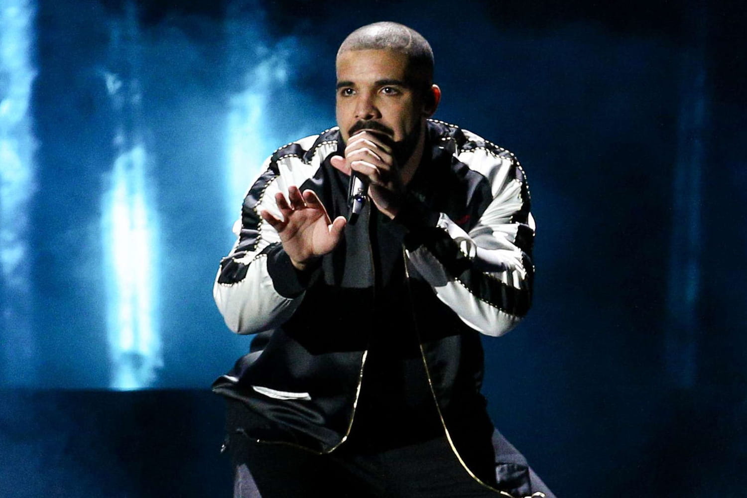 Quatre inédits avant un nouvel album de Drake en décembre