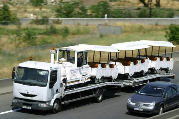 Le train prend l'autoroute