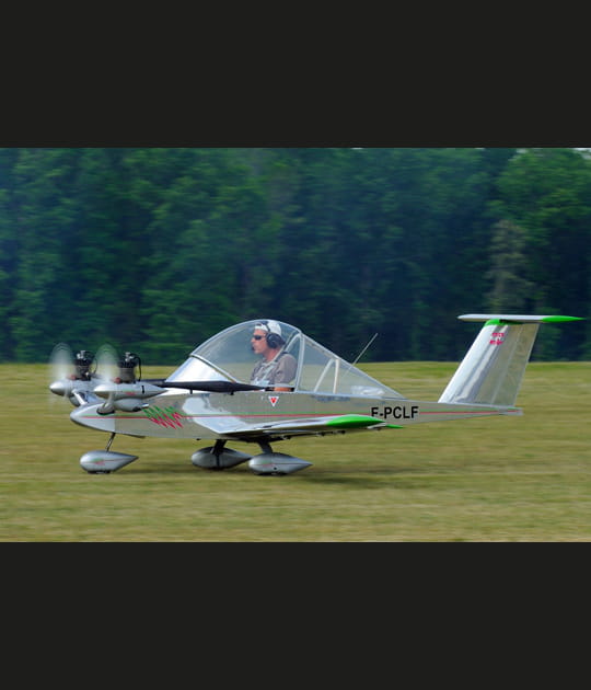 160&nbsp;kg, pilote compris