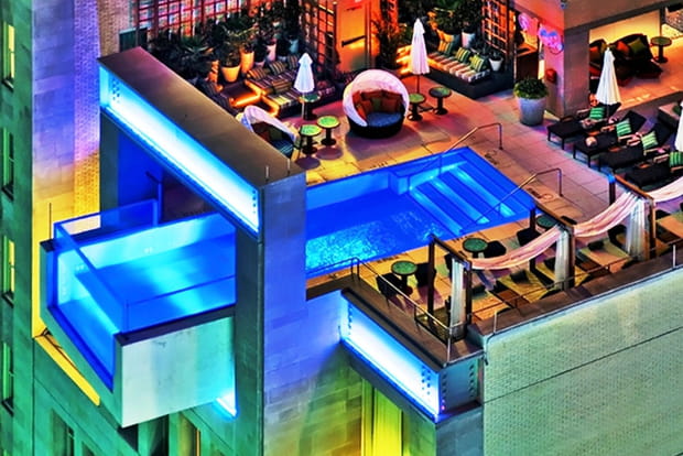 La piscine vertigineuse de l'hôtel The Joule à Dallas