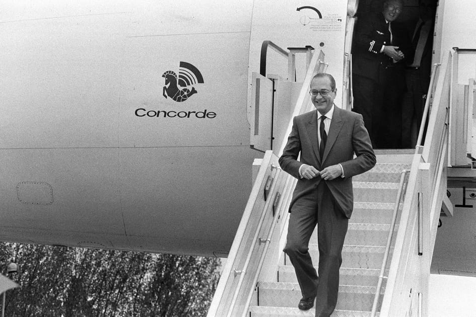 Jacques Chirac descend du Concorde en 1986