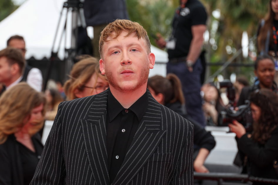 Eddy de Pretto foule le tapis rouge