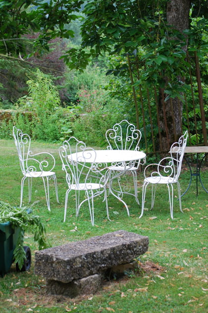 Les bons produits pour nettoyer et prot&eacute;ger le mobilier de jardin en fer forg&eacute; ou m&eacute;tal