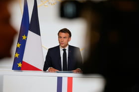 Macron d&eacute;fend &quot;le droit d'Isra&euml;l &agrave; se prot&eacute;ger&quot; mais doit reporter sa conf&eacute;rence sur l'Etat palestinien