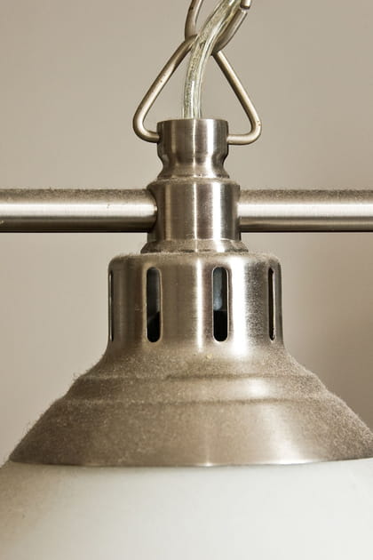 Profiter du m&eacute;nage de printemps pour d&eacute;poussi&eacute;rer les luminaires