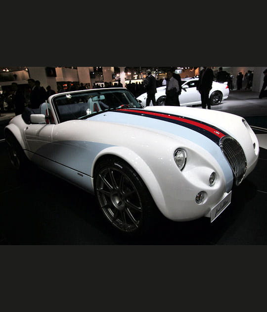 Wiesmann Roadster MF3&nbsp;tire sa r&eacute;v&eacute;rence&nbsp;en&nbsp;beaut&eacute;