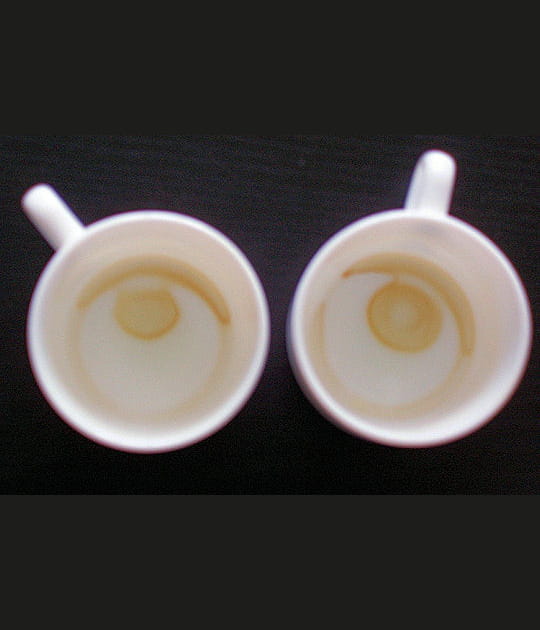Attention, les tasses vous regardent
