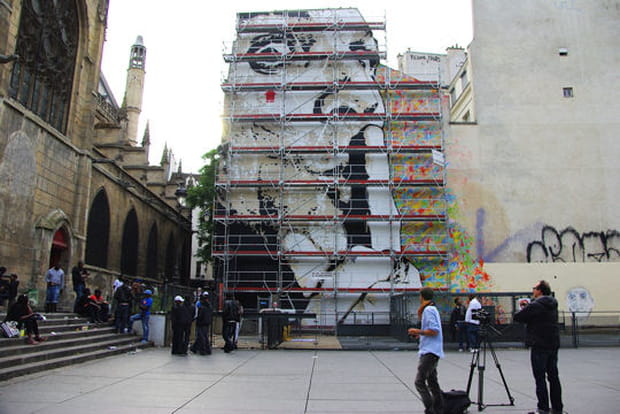 Jef Aérosol fait le mur à Beaubourg