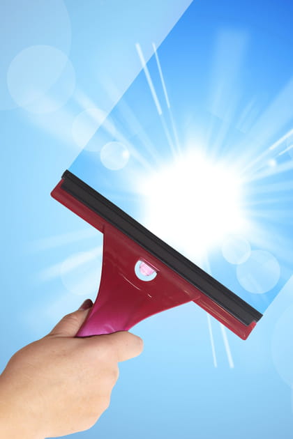 Cette astuce simple fera briller les vitres