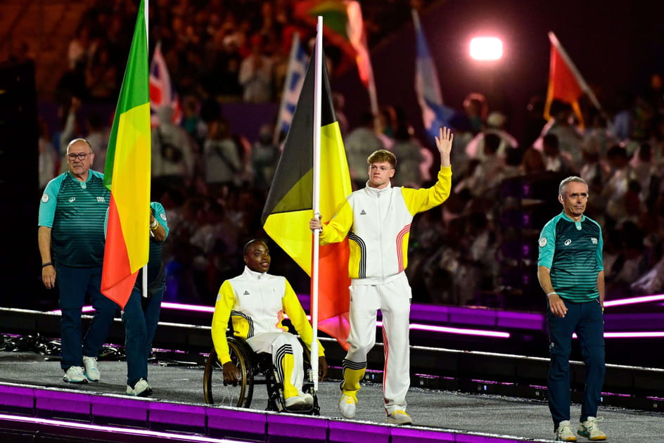 D&eacute;fil&eacute; des porte-drapeaux belges