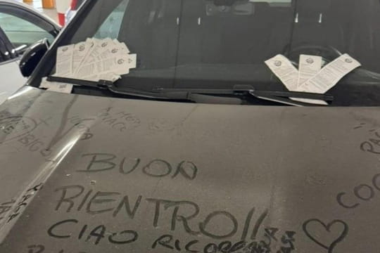 Ce vacancier voulait faire des &eacute;conomies de parking avant de prendre l'avion, un mois plus tard sa voiture est recouverte de PV