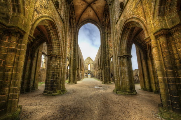 L'abbaye Saint-Mathieu, des vestiges fascinants au bord de la mer d'Iroise