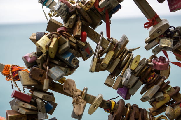 Les amoureux qui se bécotent