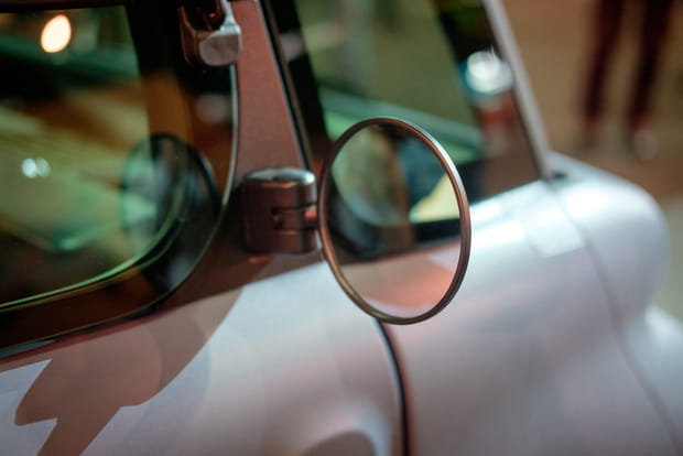 De minuscules rétroviseurs pour l'Ami