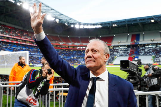 Obs&egrave;ques de Bernard Lacombe&nbsp;: Benzema pr&eacute;sent, discours poignant d'Aulas, l'ultime hommage