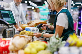 Voici les 5 comportements qui agacent le plus les caissiers au supermarché