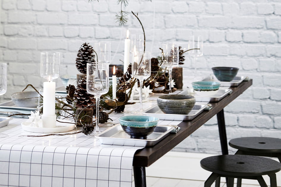 Des pommes de pin pour la table de No&euml;l