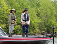 Elles pêchent : Elles pêchent à la pourvoirie du réservoir Gouin et Magnan