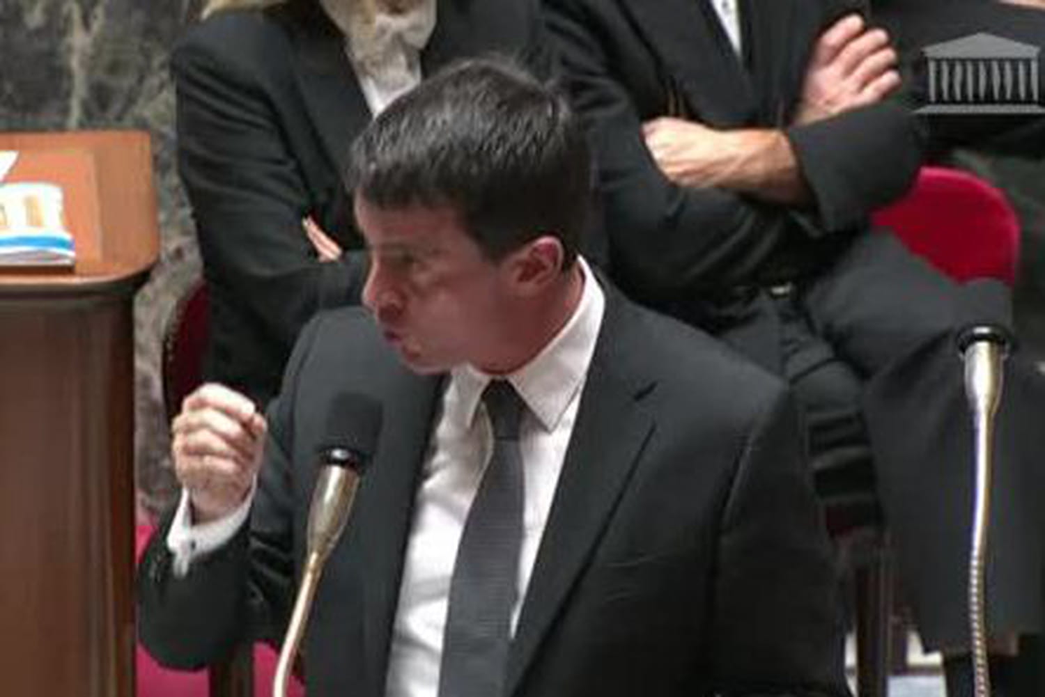 Remaniement : Manuel Valls confirme des "ajustements" à venir au gouvernement