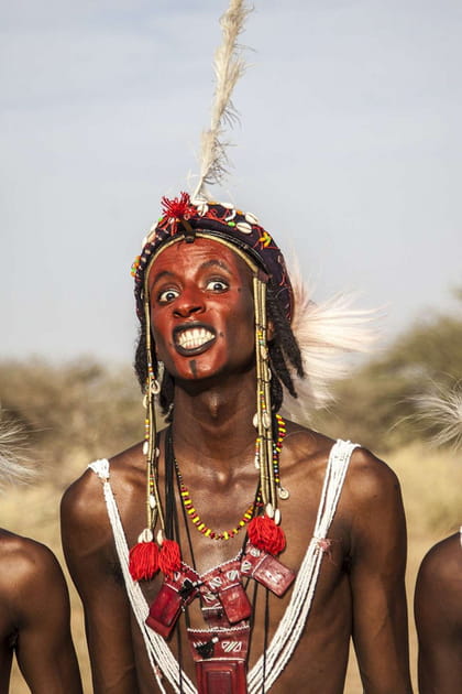 Des hommes travestis en femmes chez les Wodaabe