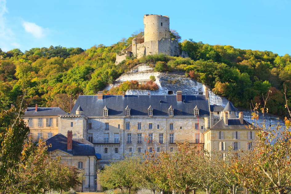 La Roche-Guyon, majestueux village du Val-d'Oise &agrave; port&eacute;e de train