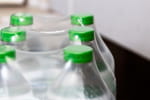 Combien de temps peut-on garder une bouteille d'eau en plastique ouverte ? Le délai est très court