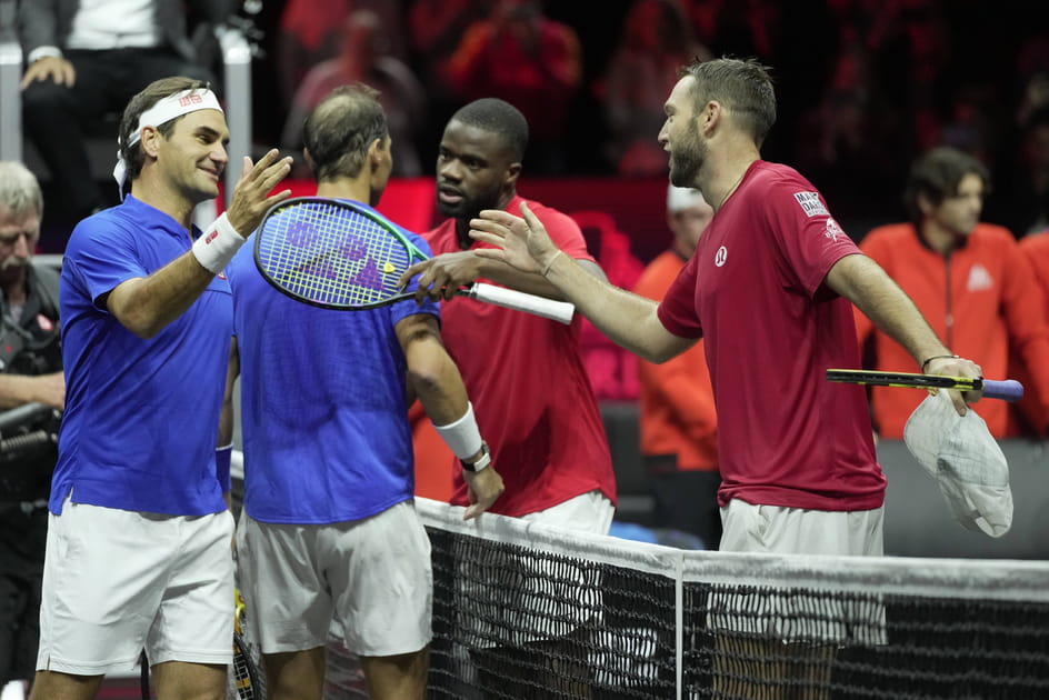 Les plus belles photos du match d'adieu de Roger Federer&nbsp;: une d&eacute;faite pour finir