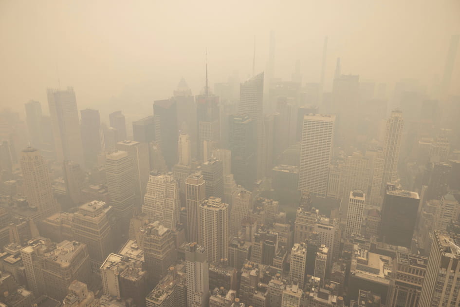 Les gratte-ciel de Manhattan dans le brouillard