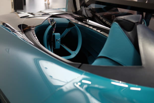A l'intérieur du concept car DS X E-Tense
