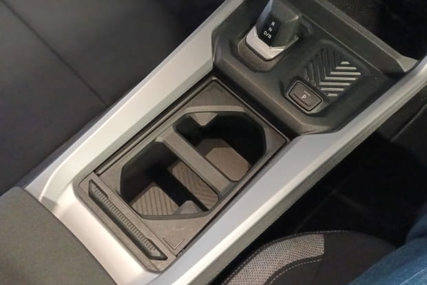 Pas mal de rangements à l'intérieur du Dacia Bigster et une petite nouveauté bienvenue !