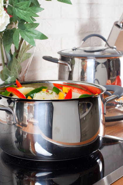 Surcharger les po&ecirc;les et casseroles
