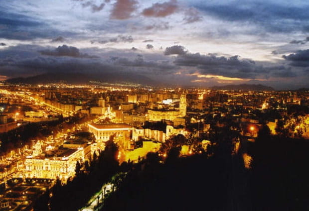 La nuit tombe sur Malaga