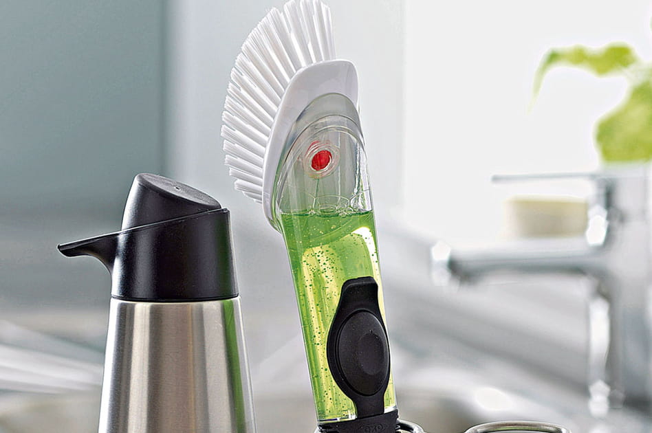 Une brosse qui distribue le savon