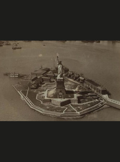 Liberty Island et Statue de la Libert&eacute;, 1930