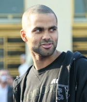 tony parker prend des cours particuliers avec chip engelland.
