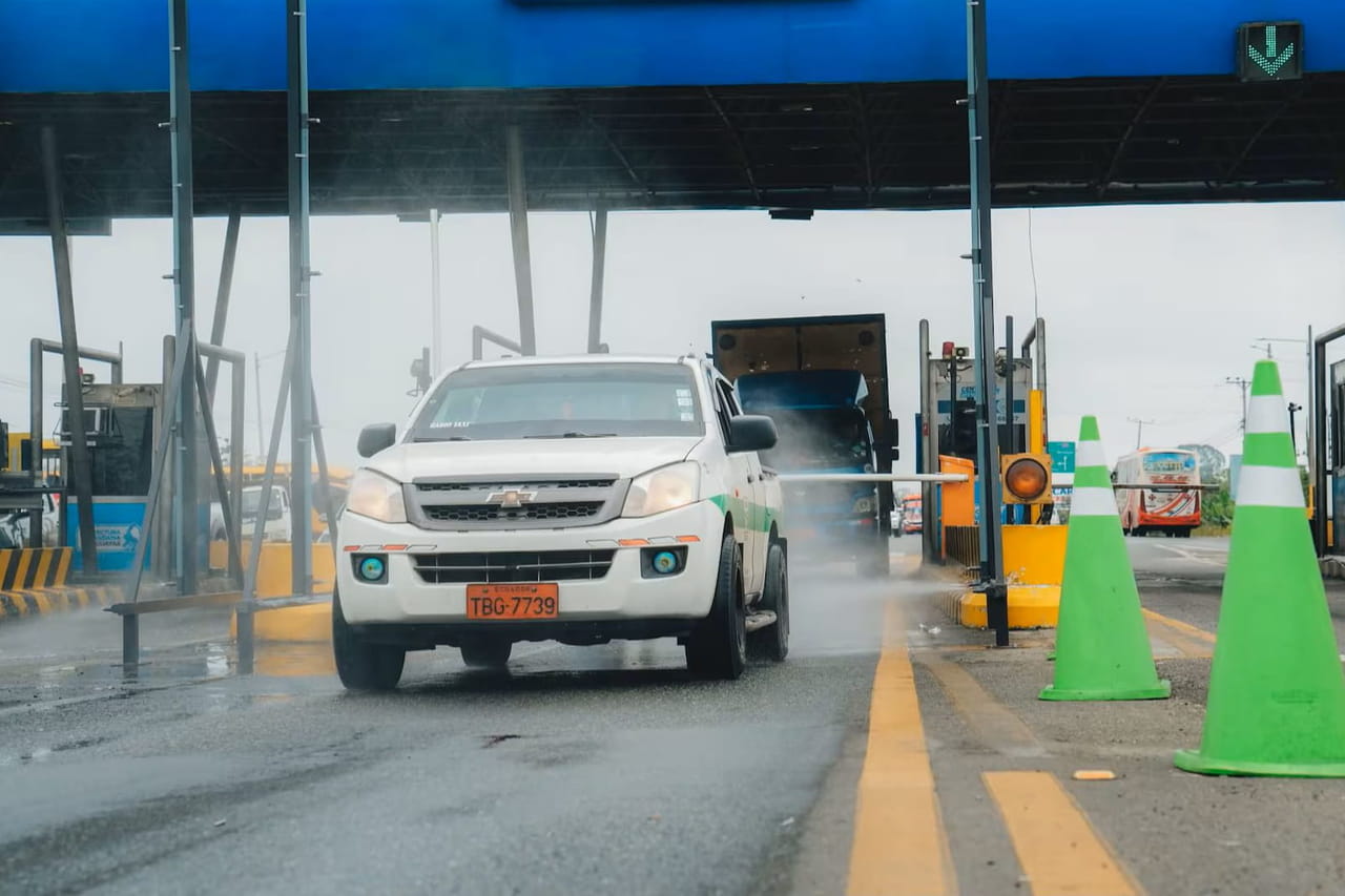 Des champignons contaminants sèment la panique, des arches de désinfection installées aux péages pour empêcher la propagation