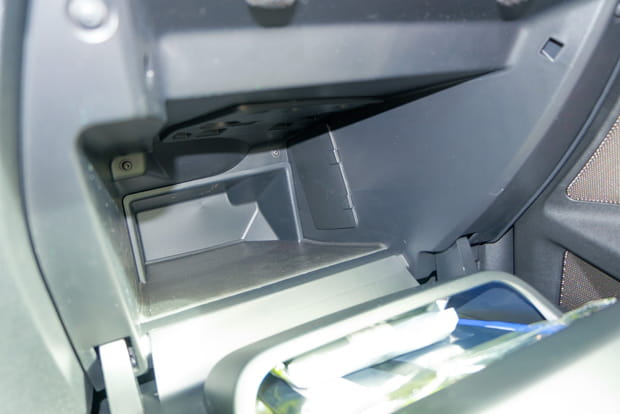 Une boîte à gants profonde, mais peu de rangements ailleurs