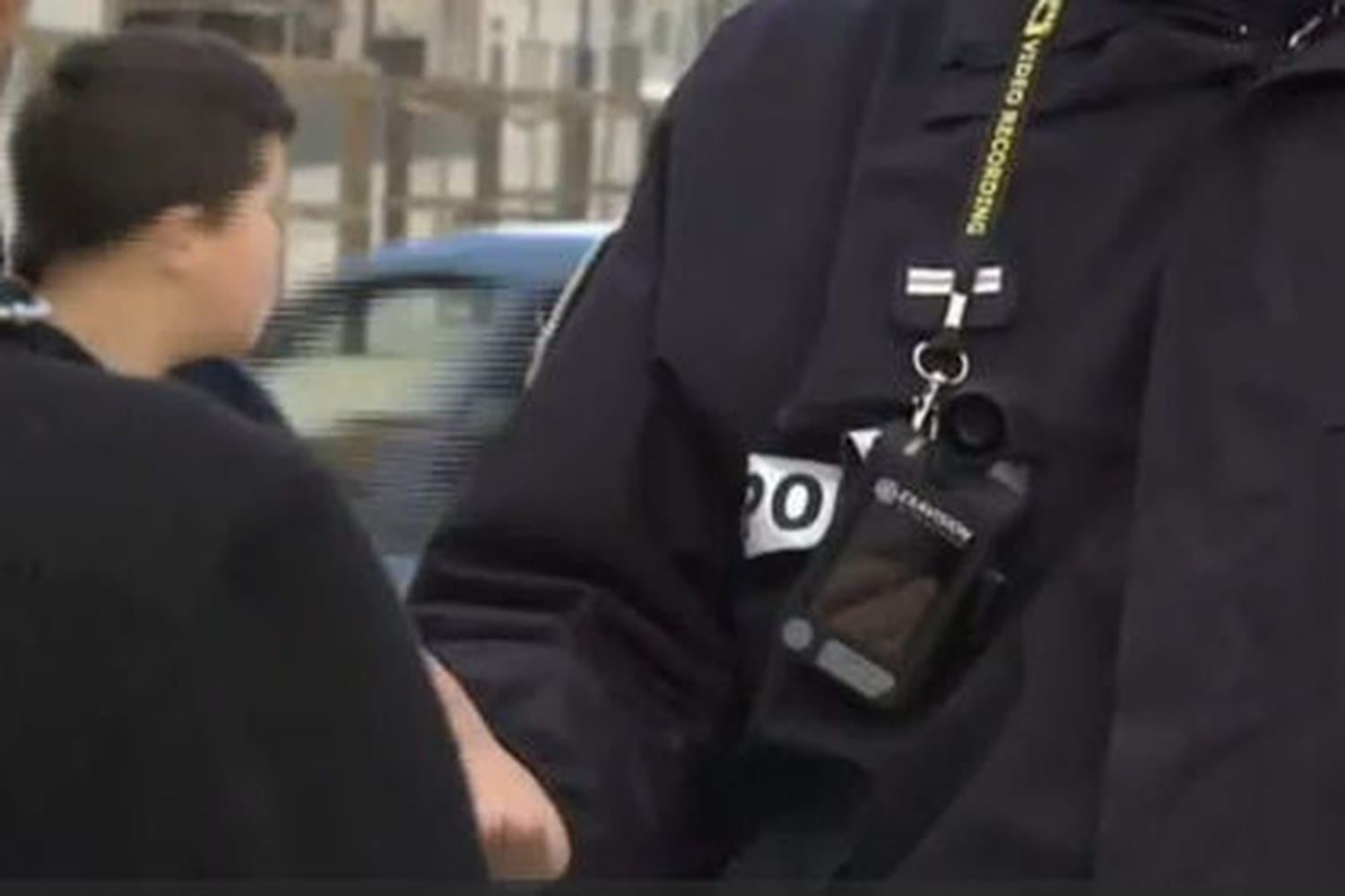 Caméras piéton : des appareils vidéo sur  les policiers, à quoi ça sert ?