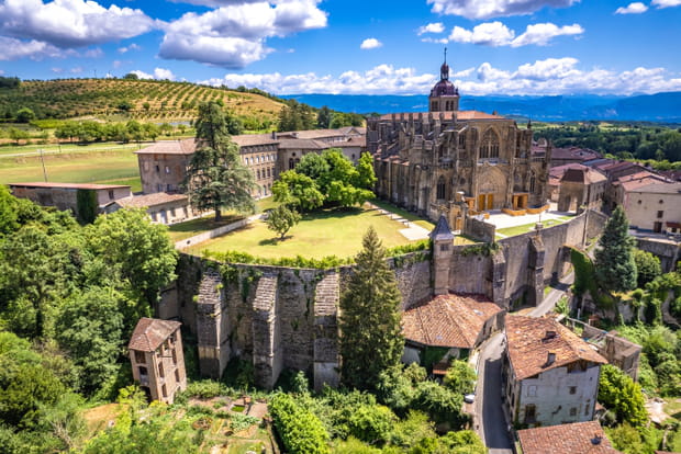 Le classement du Village préféré des Français 2025 : Saint-Antoine-l'Abbaye n°1