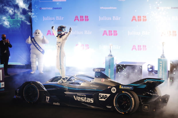 De Vries, premier vainqueur