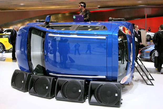 Regard décalé sur le Mondial de l'auto 2010