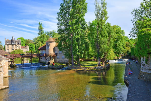 Moret-sur-Loing, un village romantique en Seine-et-Marne
