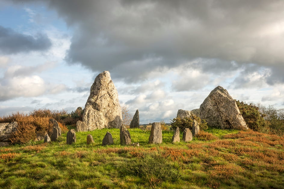 Percez les myst&egrave;res des menhirs de Saint-Just, contemporains de Carnac