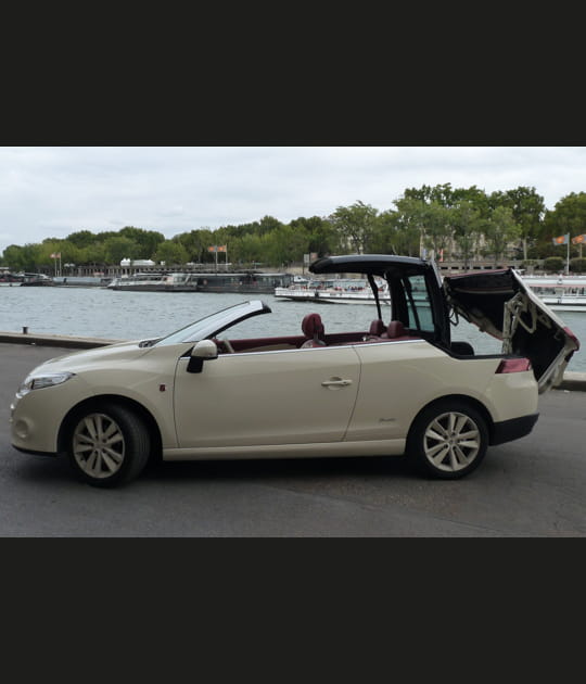Un v&eacute;hicule, deux carrosseries