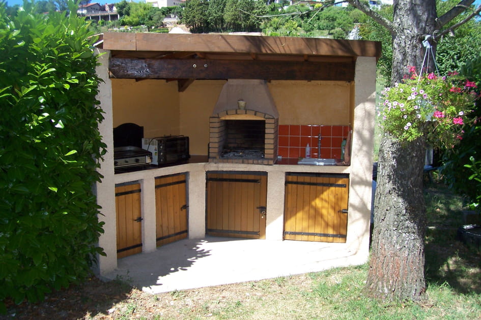 Un barbecue adapt&eacute; au jardin