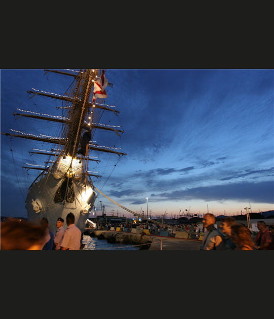 Les vieux gr&eacute;ements illumin&eacute;s